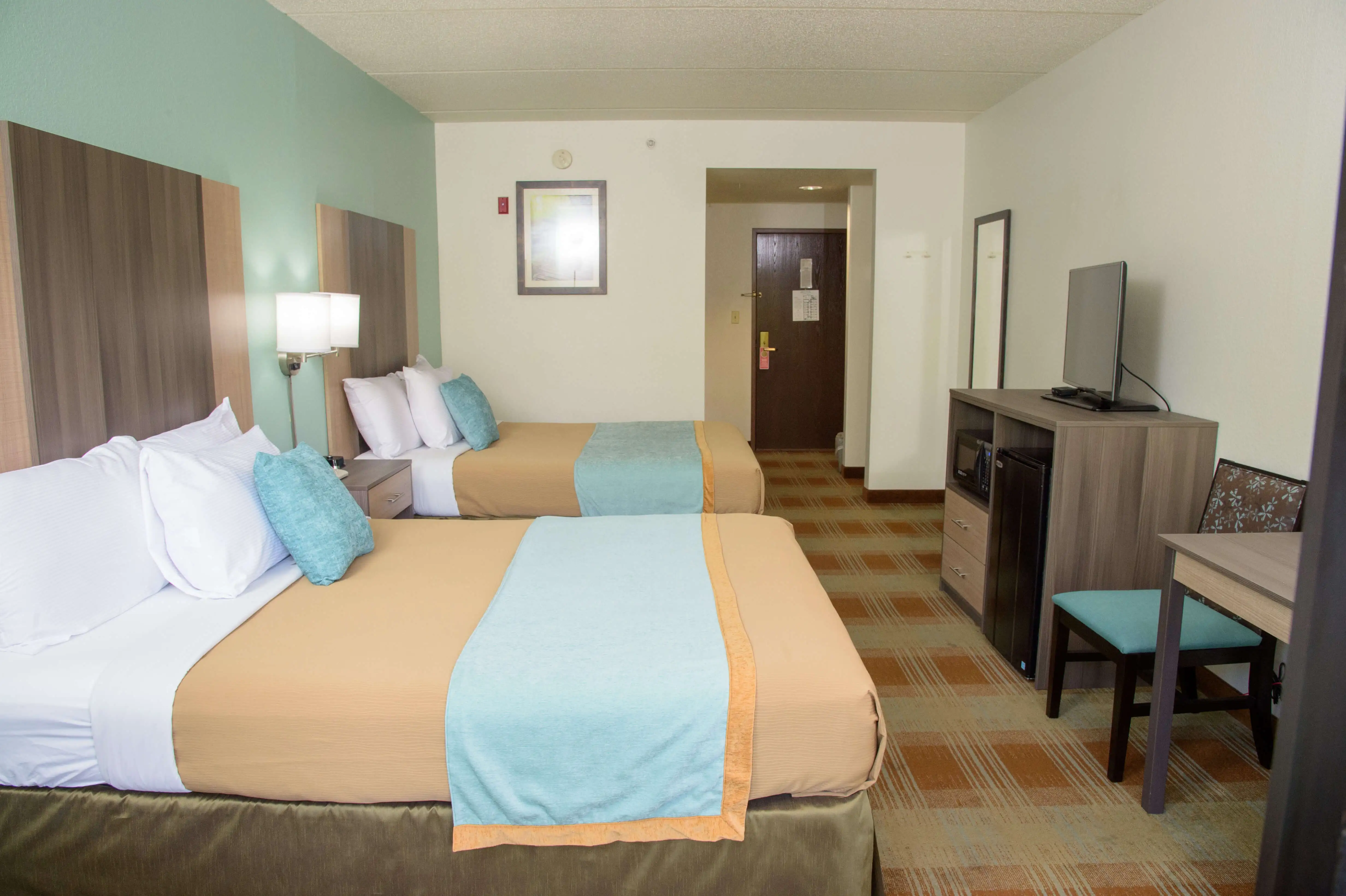 Queen Standard Room