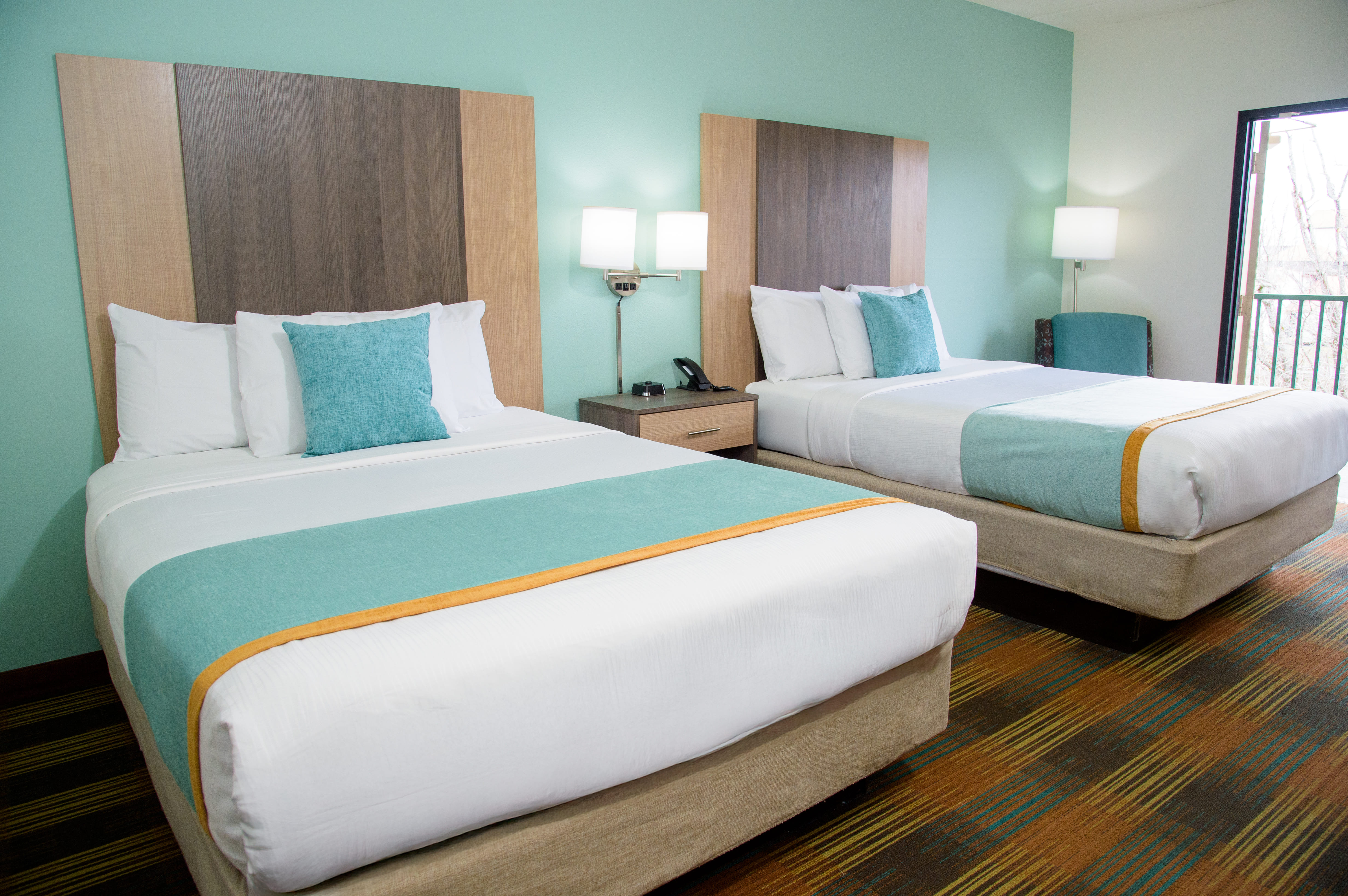Pigeon River Inn queen room